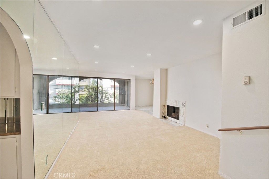 Photo of 5340 Yarmouth #205, Encino, CA 91316 (MLS # SR26021424)