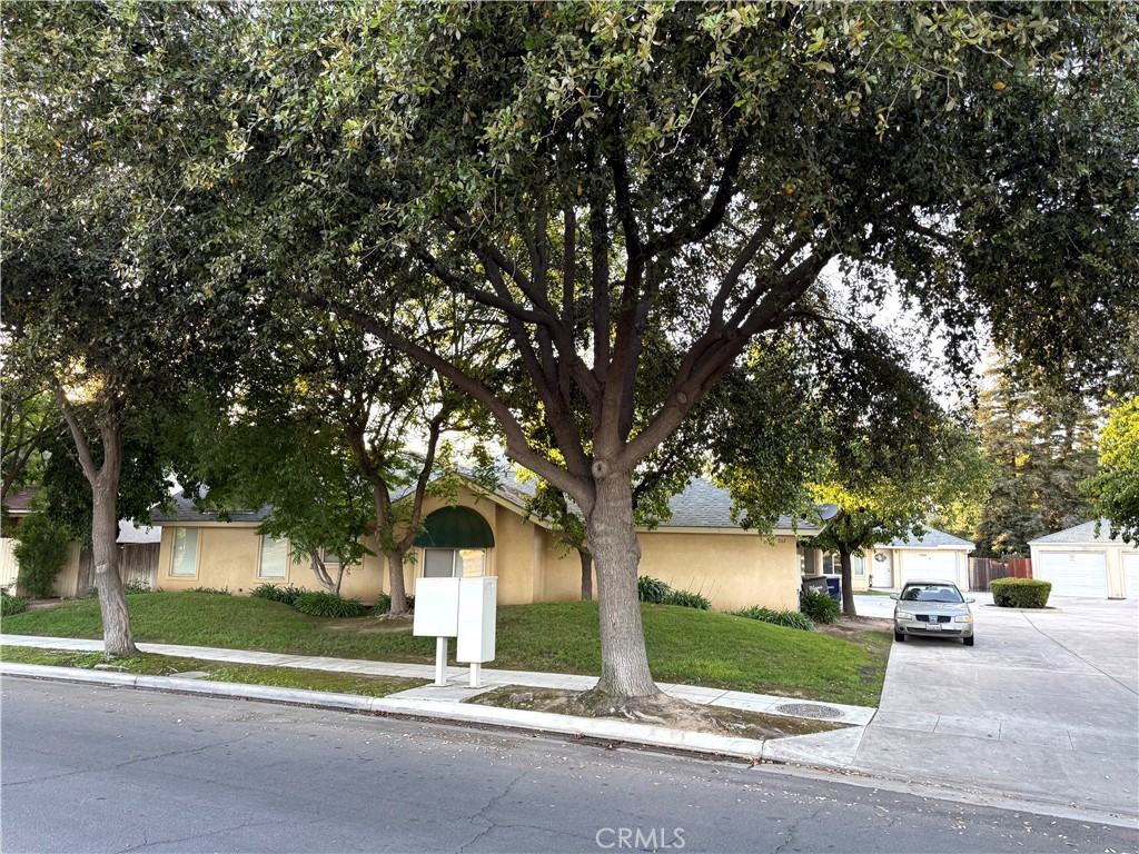 7117 N Antioch