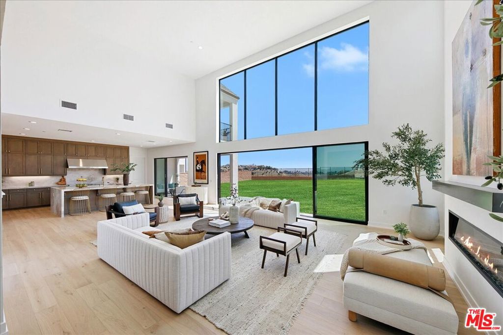 22810 Seaqua Circle, Chatsworth CA 91311