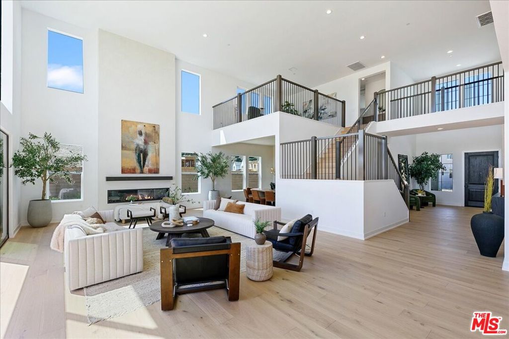 22810 Seaqua Circle