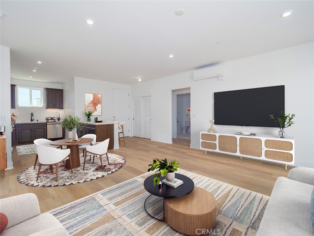 402 W. Grand Ave 409