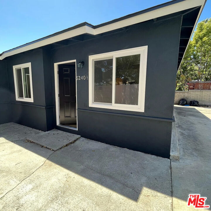 Discover this inviting 1 bed, 1 bath unit in the heart of El Sereno. The updated kitchen offers a fresh, modern feel with plenty of storage, and the convenience of an in-unit washer/dryer makes laundry a breeze. Enjoy the ease of your own dedicated parking spot. With easy access to the 5, 10, 110, and 710 freeways, you're just minutes from Highland Park, Alhambra, Downtown LA, and South Pasadena. This home combines comfort, convenience, and a prime location - ready for you to move right in!