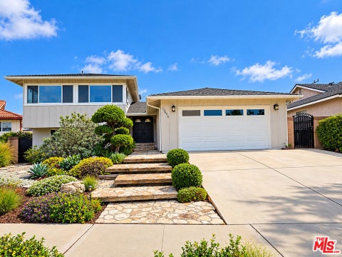 Photo of 22606 Juniper Avenue, Torrance, CA 90505 (MLS # 26101651)