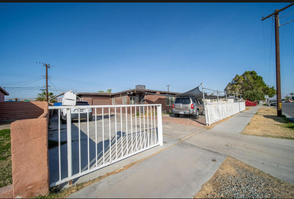 Calling all buyers who are interested in making some extra incomeProperty has a studio/ Casita that was built with permit. This property is right next to Jackson Elementary School. Bring in you Offer!!!!