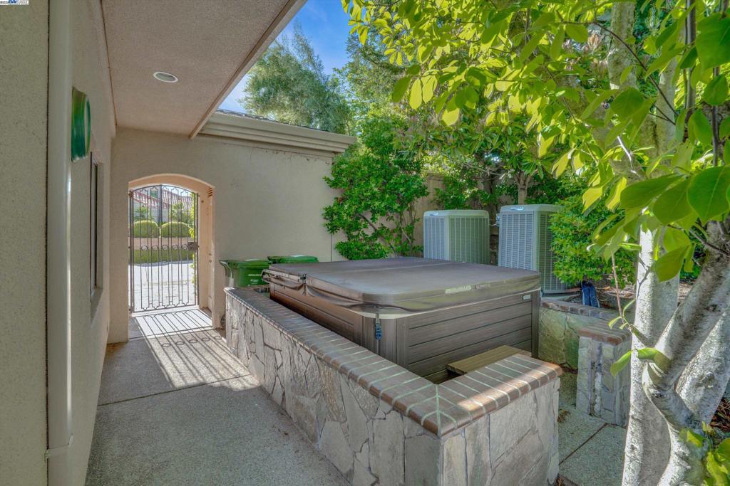 BLACKHAWK C. C. - Residential