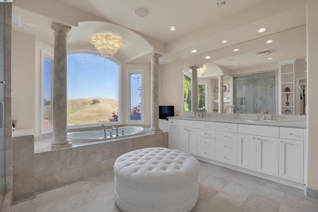 BLACKHAWK C. C. - Residential