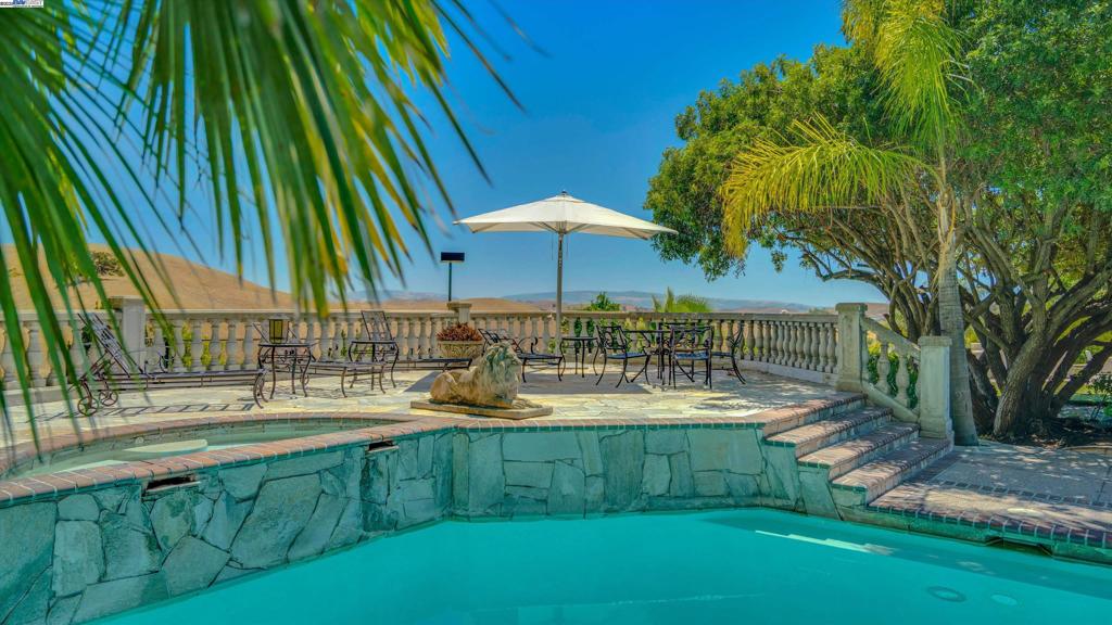 BLACKHAWK C. C. - Residential