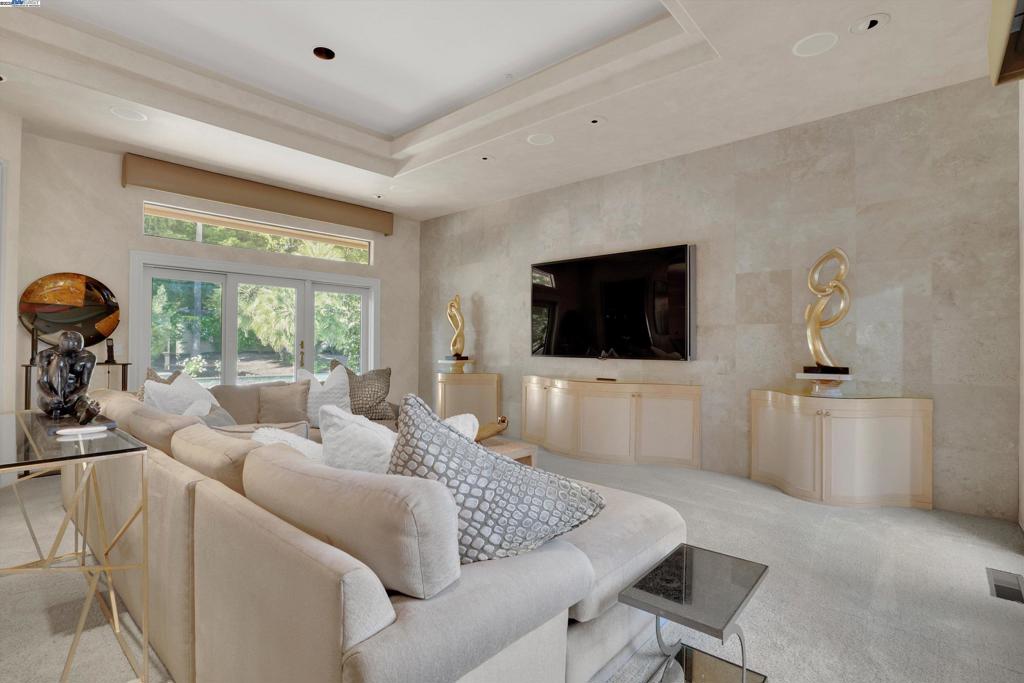 BLACKHAWK C. C. - Residential