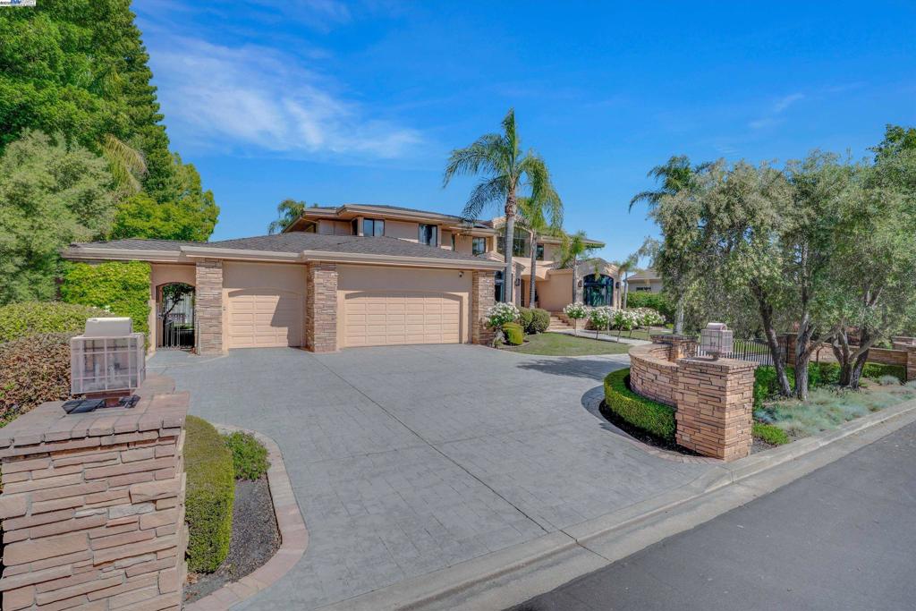 BLACKHAWK C. C. - Residential