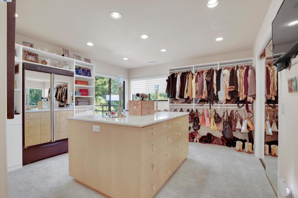 BLACKHAWK C. C. - Residential