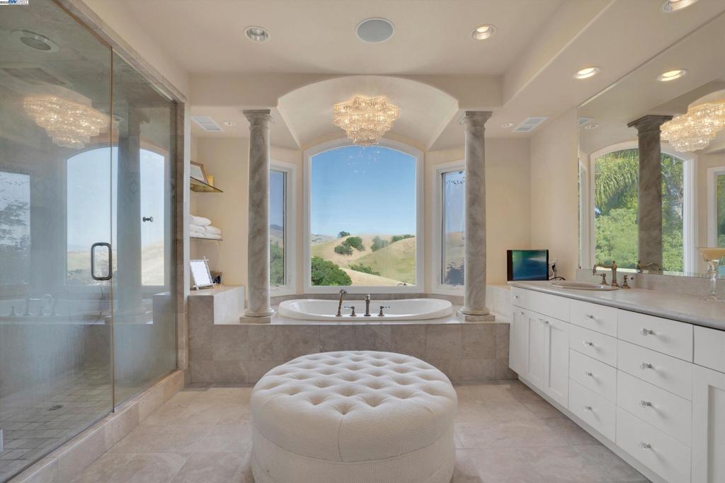 BLACKHAWK C. C. - Residential