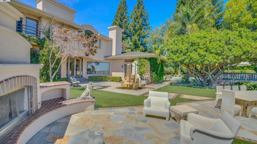 BLACKHAWK C. C. - Residential