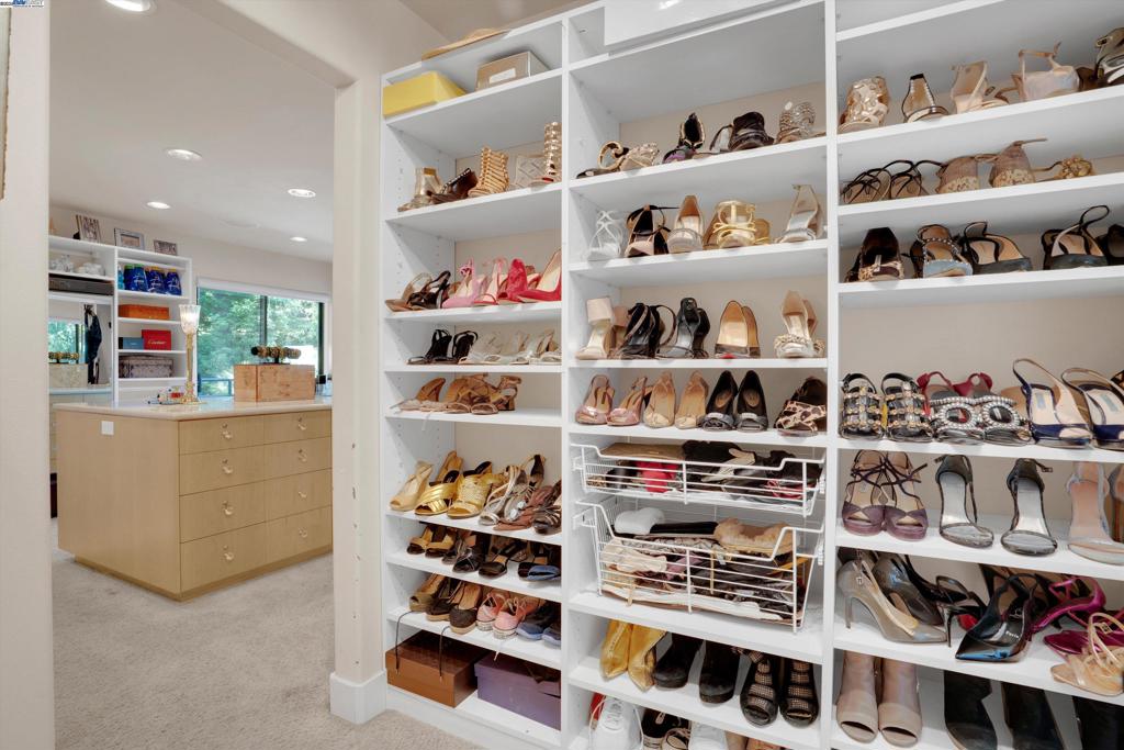 BLACKHAWK C. C. - Residential