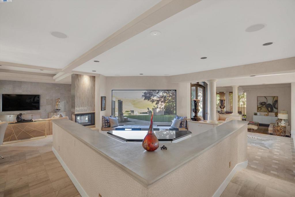 BLACKHAWK C. C. - Residential