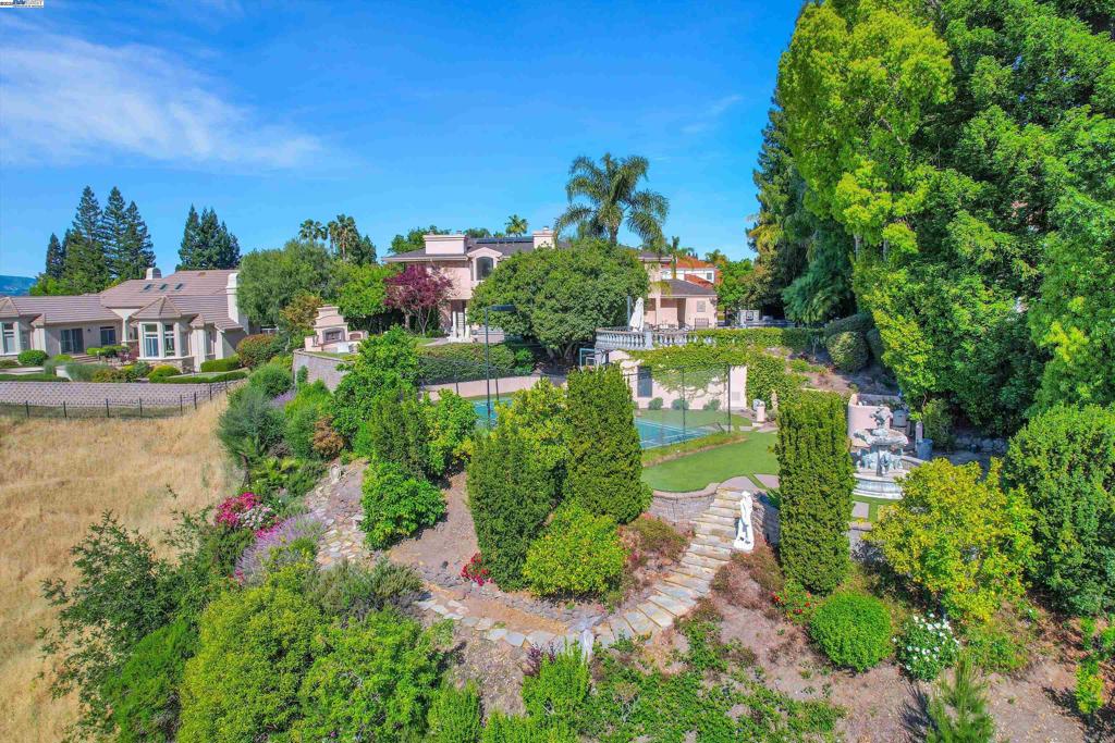 BLACKHAWK C. C. - Residential