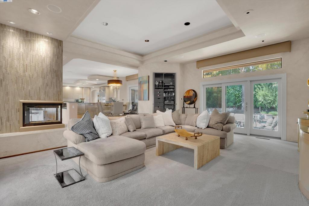 BLACKHAWK C. C. - Residential