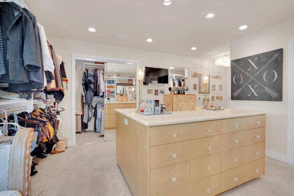 BLACKHAWK C. C. - Residential