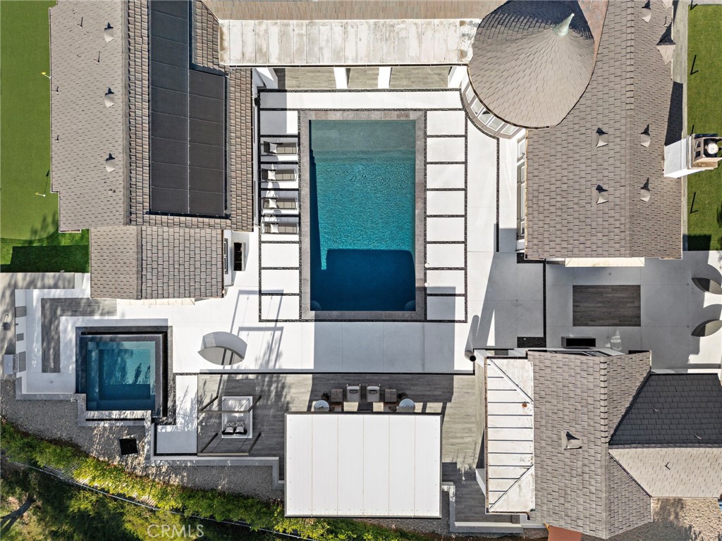 1 Falconridge Drive