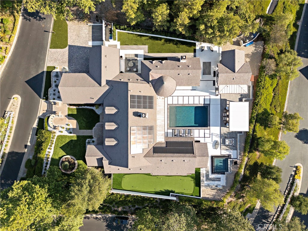 1 Falconridge Drive