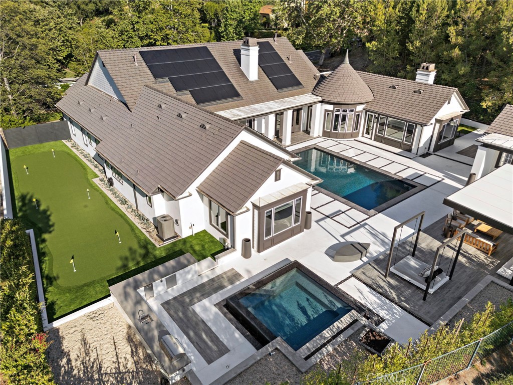 1 Falconridge Drive