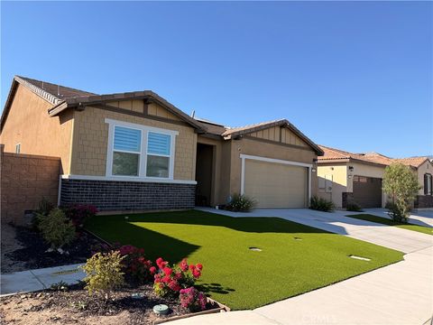 Photo of 562 Hudson Way, Rialto, CA 92377 (MLS # CV26081996)