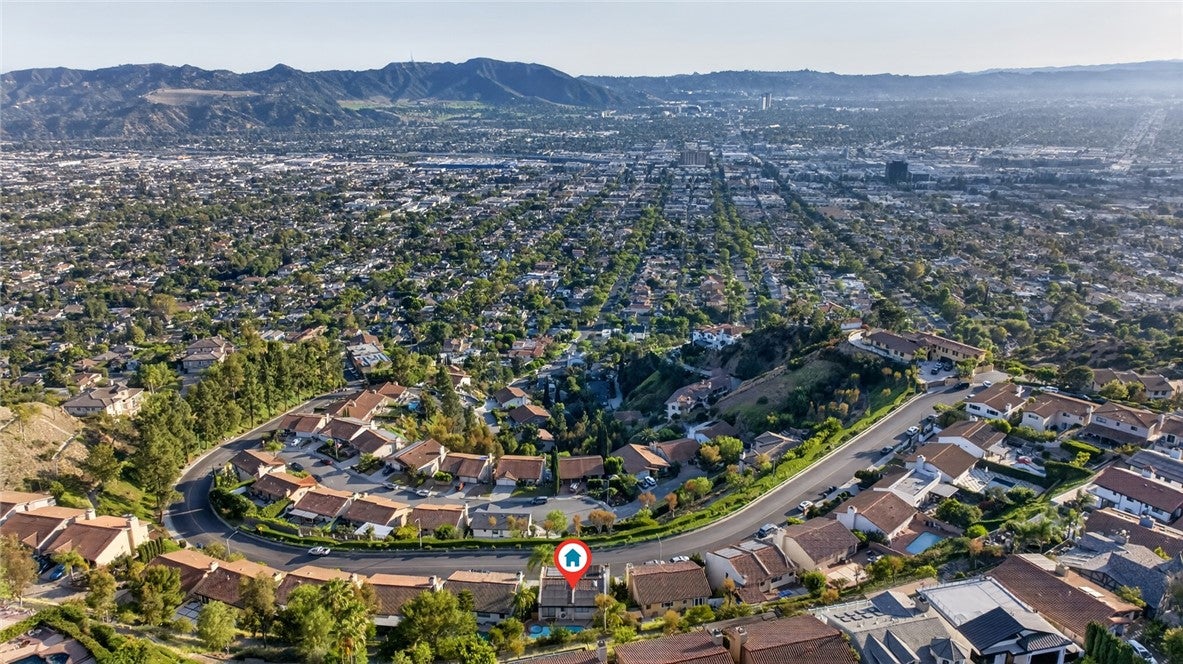 1350 E Tujunga