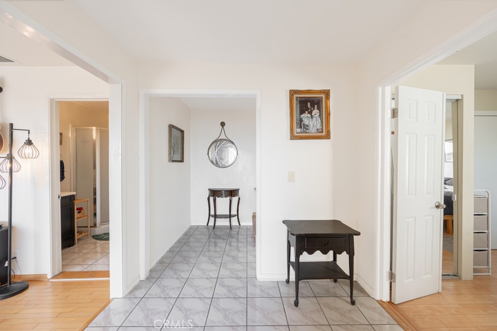 1350 E Tujunga