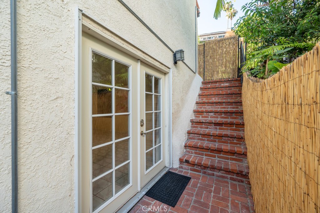 1350 E Tujunga