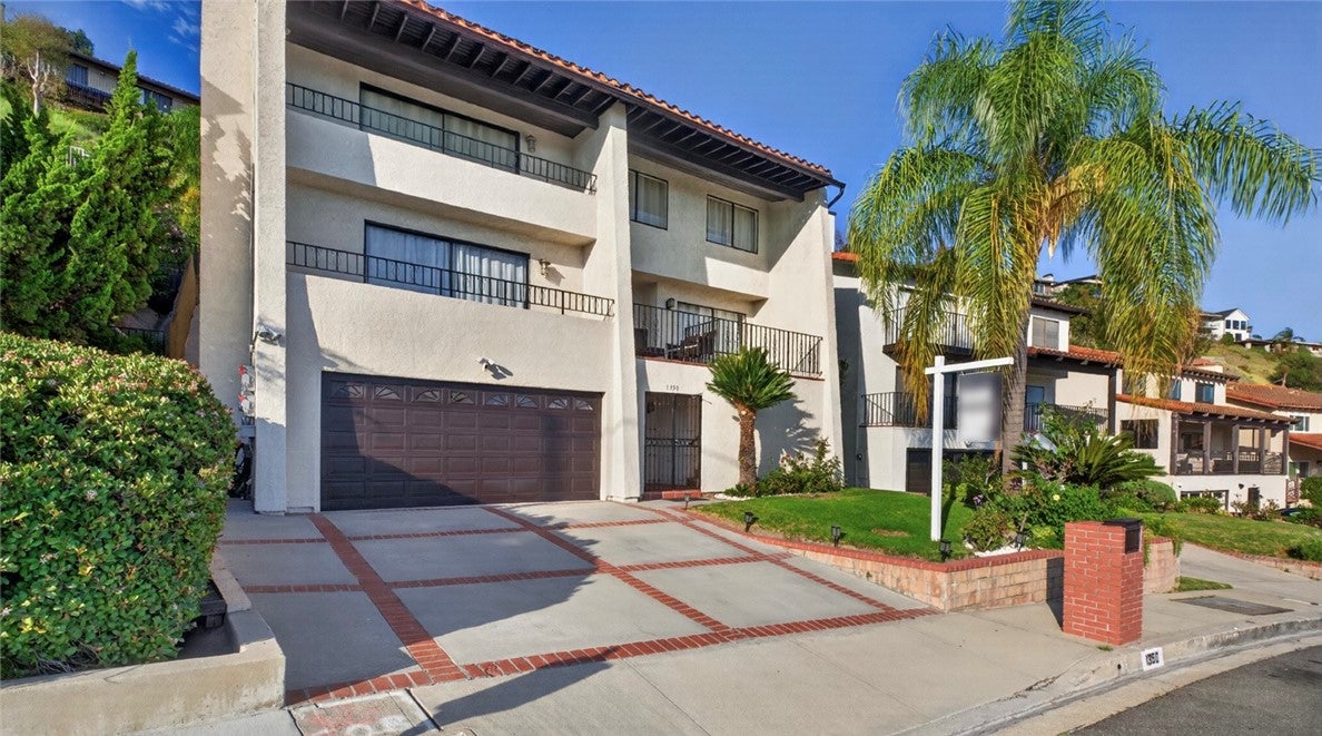 1350 E Tujunga