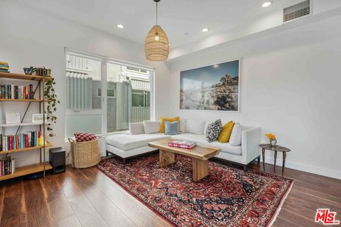 Photo of 6024 W Beachwood Lane, Los Angeles, CA 90038 (MLS # 26832341)