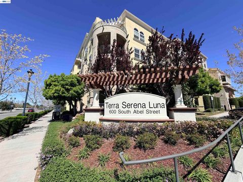 Photo of 600 S Abel St St #214, Milpitas, CA 95035 (MLS # 41129070)