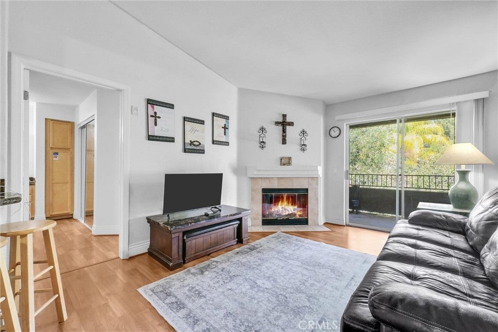 2425 Del Mar