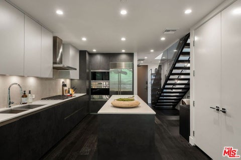 Photo of 724 N Croft Avenue #313, Los Angeles, CA 90069 (MLS # 26989417)