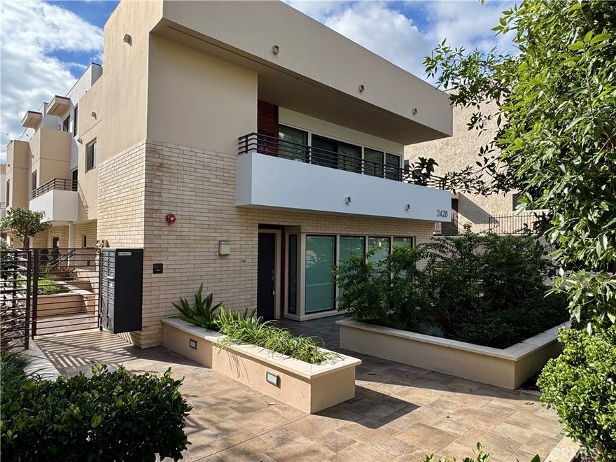 Modern living in the heart of Pasadena. Built in 2017, this stylish 1 bedroom, 1.5 bath condo at Del Mar Gardens offers contemporary design and quality finishes throughout. The kitchen features stainless steel appliances and quartz countertops, opening to an open-concept layout ideal for convenience and entertaining. The bedroom includes an en-suite bath, plus a separate powder room for guests. Additional highlights include in-unit laundry hookups, two side-by-side parking spaces in the gated garage, and a large private storage room located conveniently close to the unit—a rare bonus for added functionality. Prime Pasadena location near Caltech, PCC, The Huntington, and local shops and cafes.