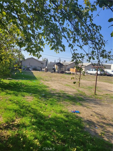 Photo of 127 K Street, Bakersfield, CA 93304 (MLS # SR25253696)