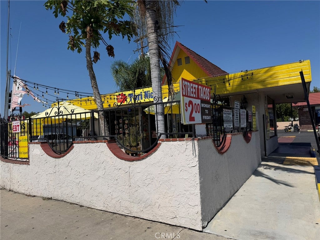 1431 W Warner Avenue