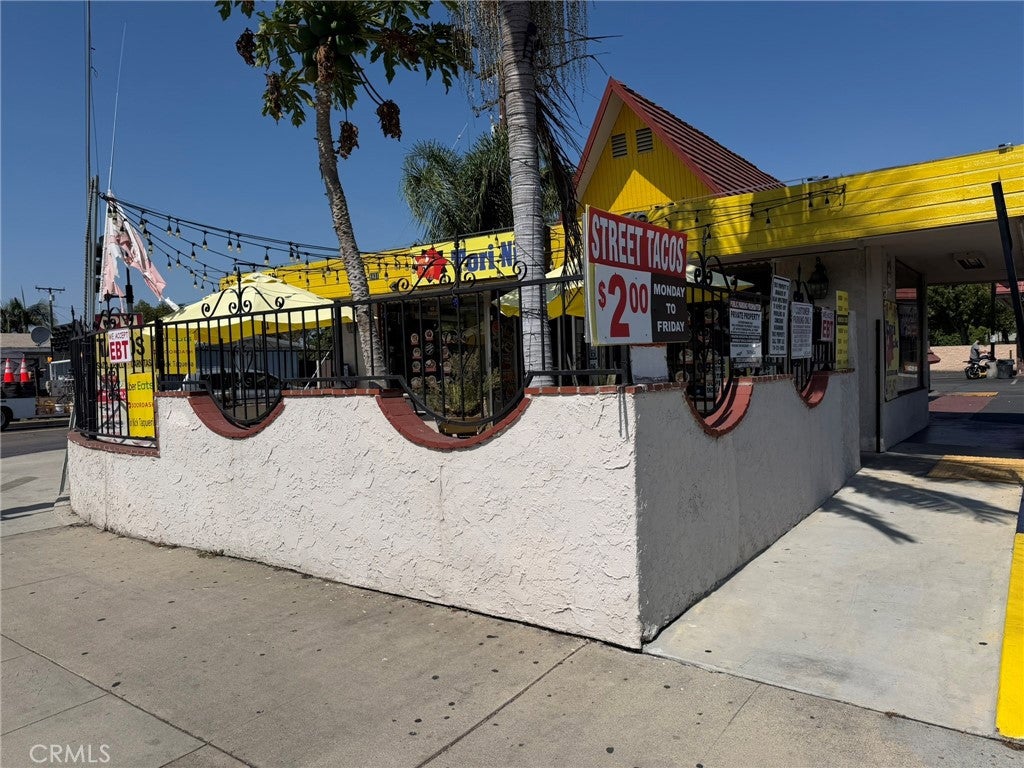 1431 W Warner Avenue