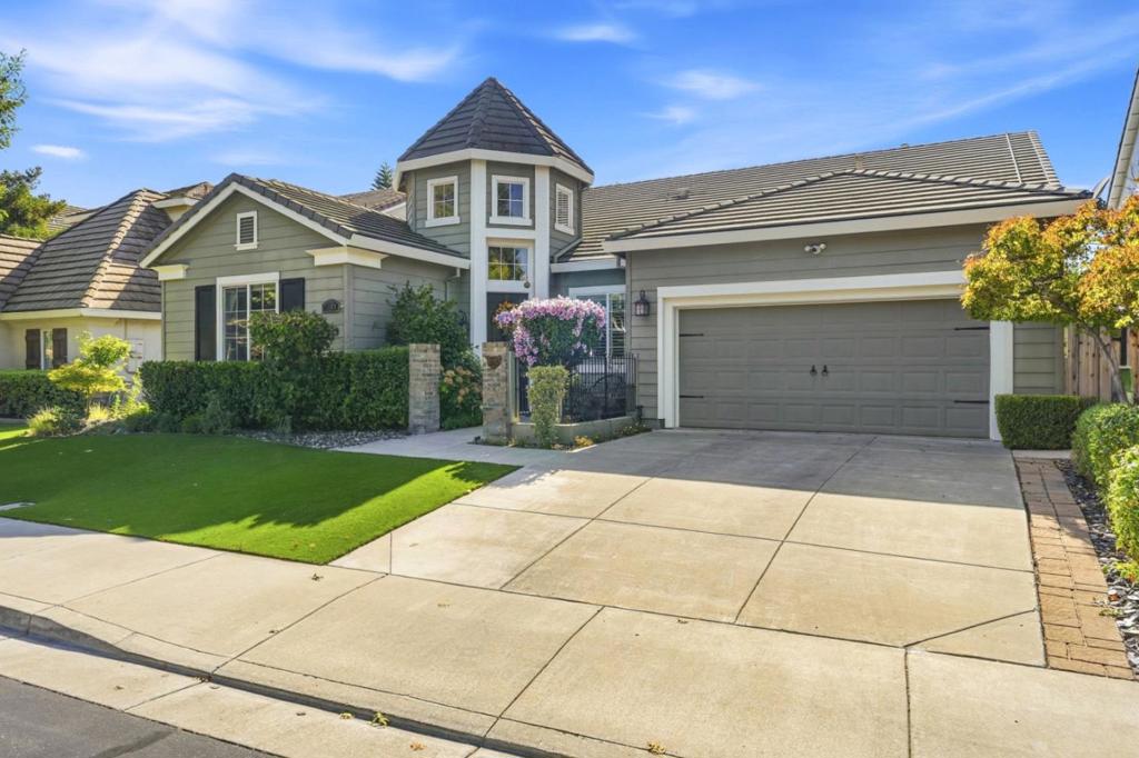 1480 Eastlake Circle