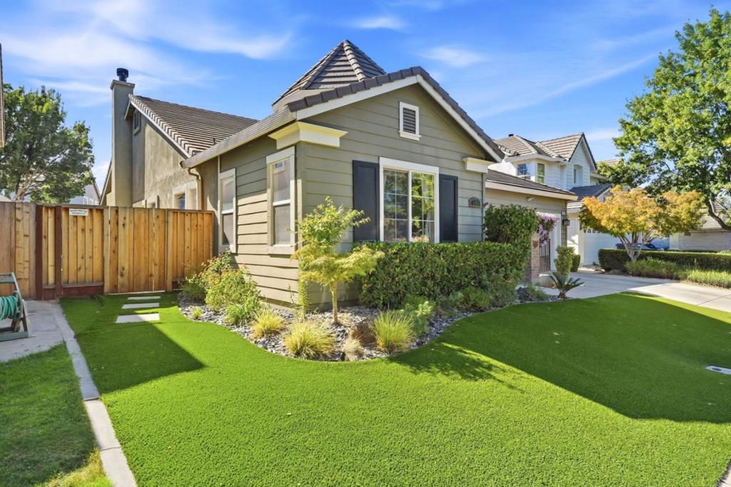 1480 Eastlake Circle