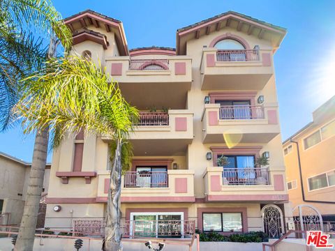 Photo of 11692 Darlington Avenue #302, Los Angeles, CA 90049 (MLS # 26639997)