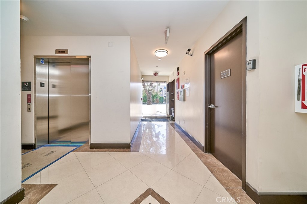 5525 W Olympic Boulevard 202