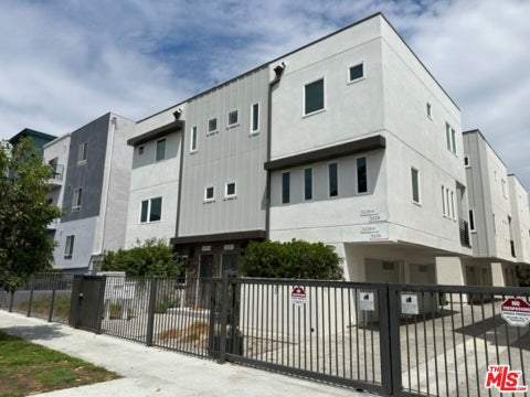Photo of 5230 Satsuma Avenue, North Hollywood, CA 91601 (MLS # 26844937)
