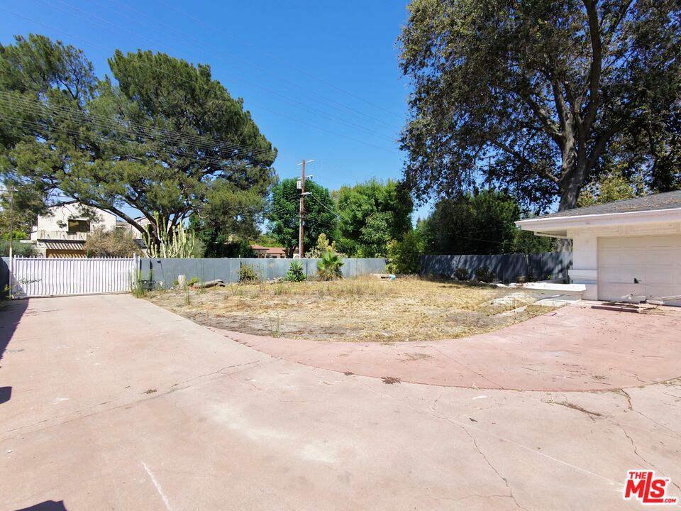 23460 Hatteras Street