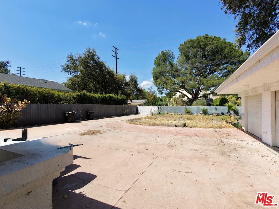 23460 Hatteras Street