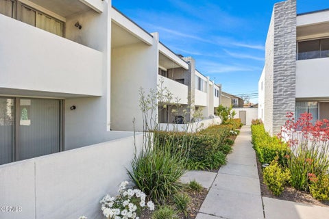 Tiny photo for 1335 Edgewood Way, Oxnard, CA 93030 (MLS # V1-36368)
