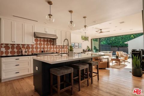 Photo of 4257 Shadyglade Avenue, Studio City, CA 91604 (MLS # 26669705)