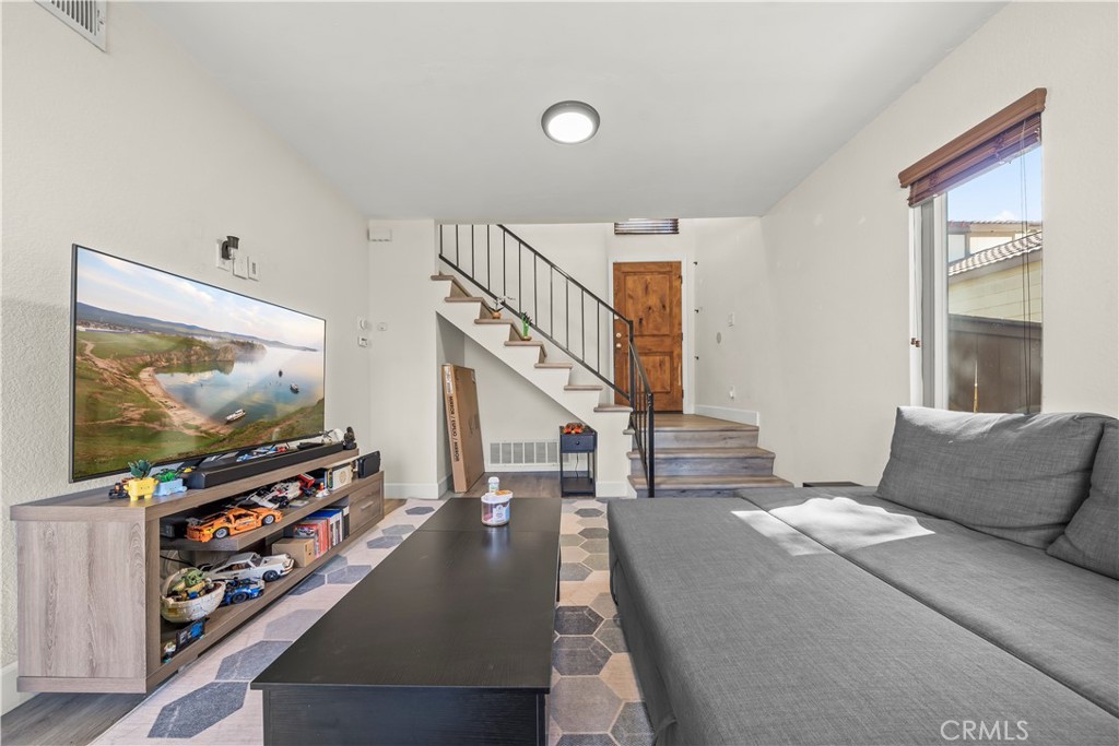 1112 S Cypress