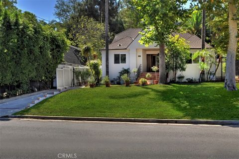 Photo of 15128 Valley Vista Boulevard, Sherman Oaks, CA 91403 (MLS # SR25279104)