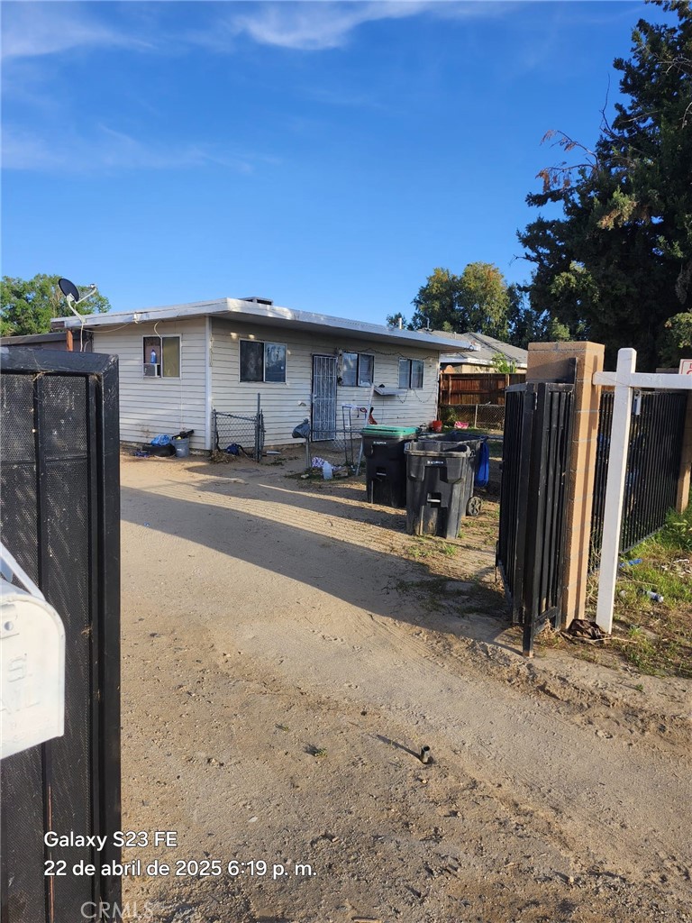 This 2bed ibath home is a hidden gem in Lancaster—rough around the edges but with tons of potential. The large lot and solid footprint make it a canvas for those with vision: update the kitchen/bath, refresh some flooring or paint, and you could unlock really good equity. Looking to flip, rent out, or make it your own? This one’s a strong candidate.