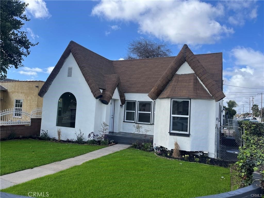 Photo of 601 Keenan, East Los Angeles, CA 90022 (MLS # DW26026514)